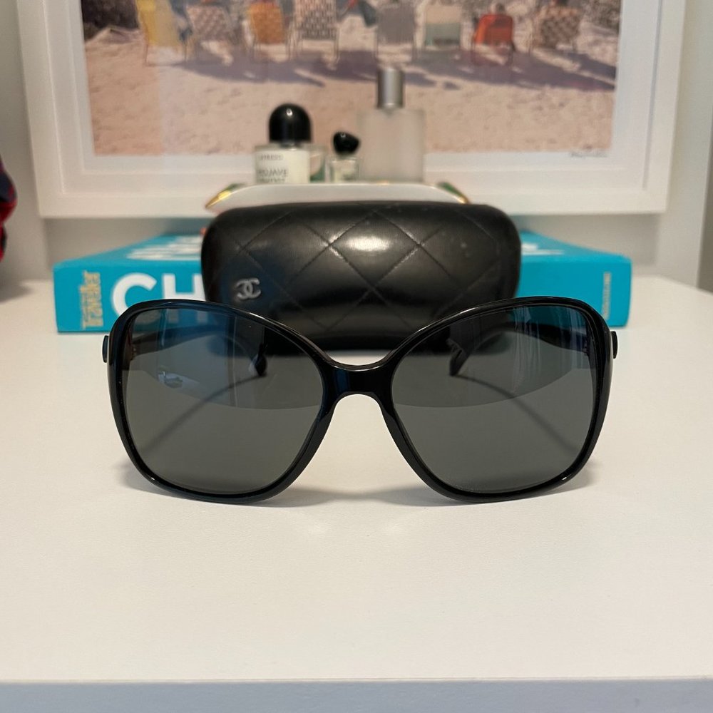 CHANEL CC Logo Ribbon Sunglasses Black